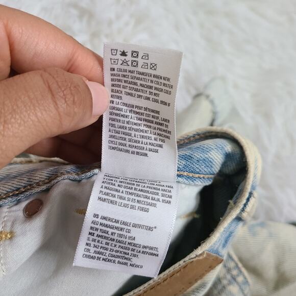 American Eagle Light Wash Distressed Denim Mom Shorts NWT SZ 0 - Picture 13 of 16